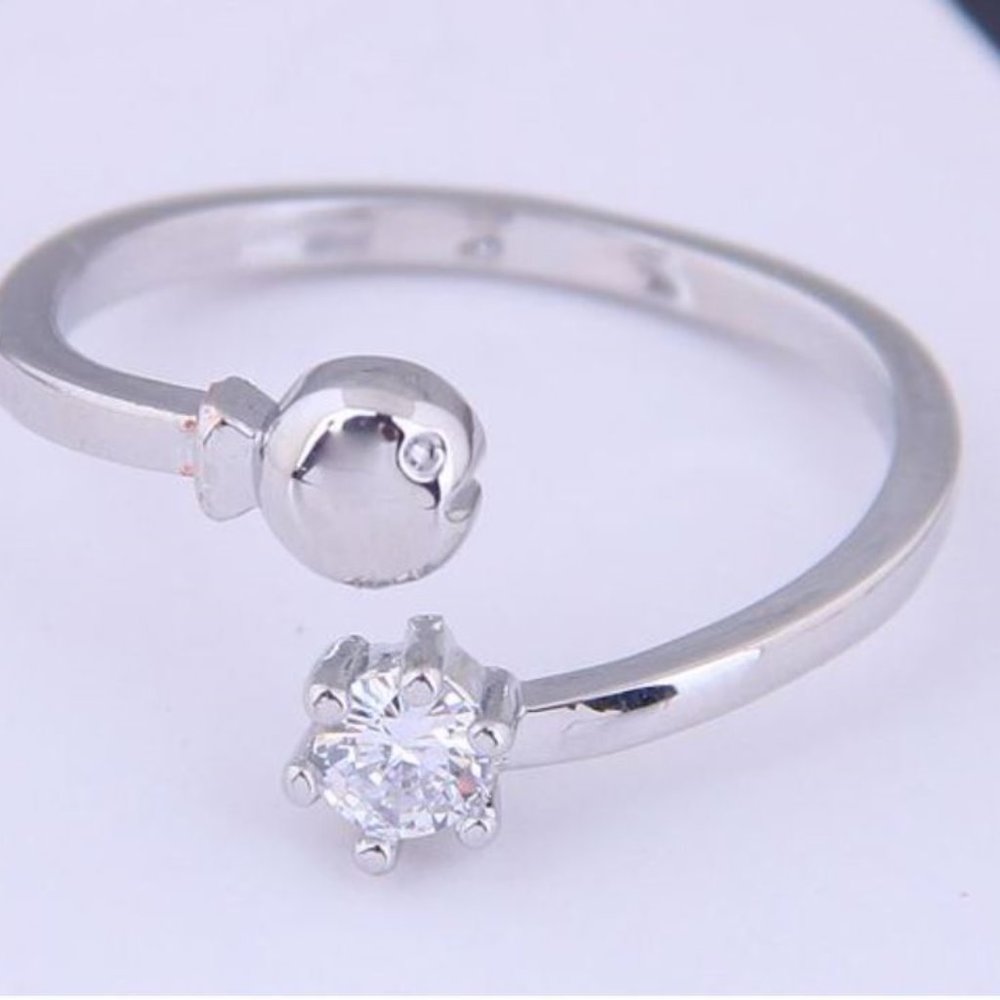 Stylish silver ring
